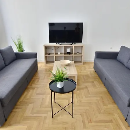 Central Newly Built Apartment, Aradi 아파트