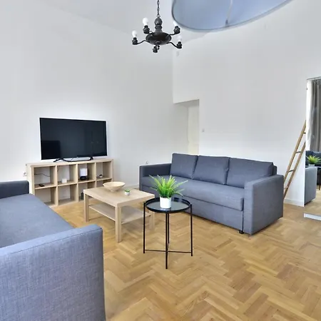 Central Newly Built Apartment, Aradi