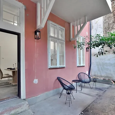 Central Newly Built Apartment, Aradi